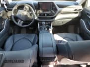 ✅ 2020 Toyota Highlander XLE • VIN: 5TDGZRAH2LS015694 • Lot: 92057195. Listed on Copart with 65,697 mi. Free auction sales archive from the USA and detailed vehicle history report at DreamBid. Image 8.