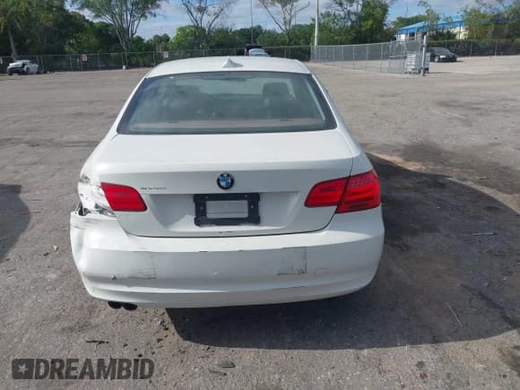✅ 2011 BMW 3 Series 328i • VIN: WBAKE5C54BE429546 • Lot: 42149284. Wystawiony na IAAI z przebiegiem 79 967 mil. Bezpłatny archiwum sprzedaży aukcyjnych z USA i szczegółowy raport historii pojazdu na DreamBid. Zdjęcie 16.