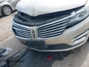 ✅ 2017 Lincoln MKC Select • VIN: 5LMCJ2D96HUL62006 • Lot: 41958894. Wystawiony na IAAI z przebiegiem 76 492 mil. Bezpłatny archiwum sprzedaży aukcyjnych z USA i szczegółowy raport historii pojazdu na DreamBid. Zdjęcie 12.