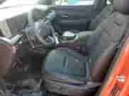 2025 Hyundai Santa Cruz XRT z VIN 5NTJDDDFXSH151742, wystawiony jako Copart lot #83954675 z przebiegiem 6 729 mil mil oraz Szkoda całkowita • Salvage title. Historia ofert i sprzedaży dostępna na DreamBid. Obrazek 7.