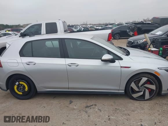 ✅ 2023 Volkswagen Golf GTI S • VIN: WVWGA7CD1PW177442 • Lot: 41569136. Wystawiony na IAAI z przebiegiem 35 713 mil. Bezpłatny archiwum sprzedaży aukcyjnych z USA i szczegółowy raport historii pojazdu na DreamBid. Zdjęcie 13.