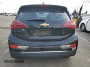 ✅ 2018 Chevrolet Bolt EV LT • VIN: 1G1FW6S03J4136795 • Lot: 82376364. Wystawiony na Copart z przebiegiem 51 828 mil. Bezpłatny archiwum sprzedaży aukcyjnych z USA i szczegółowy raport historii pojazdu na DreamBid. Zdjęcie 6.