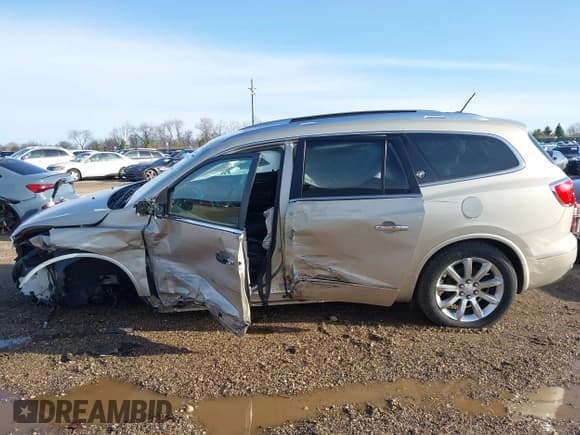 ✅ 2013 Buick Enclave Premium • VIN: 5GAKVDKD5DJ198142 • Lot: 41964075. Listed on IAAI with 179,229 mi. Free auction sales archive from the USA and detailed vehicle history report at DreamBid. Image 14.