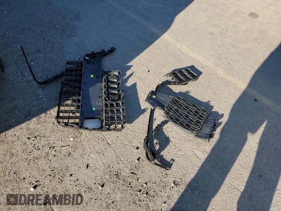 ✅ 2015 Audi Q7 S line Prestige • VIN: WA1DGAFE4FD028868 • Lot: 42182795. Listed on Copart with 127,491 mi. Free auction sales archive from the USA and detailed vehicle history report at DreamBid. Image 13.