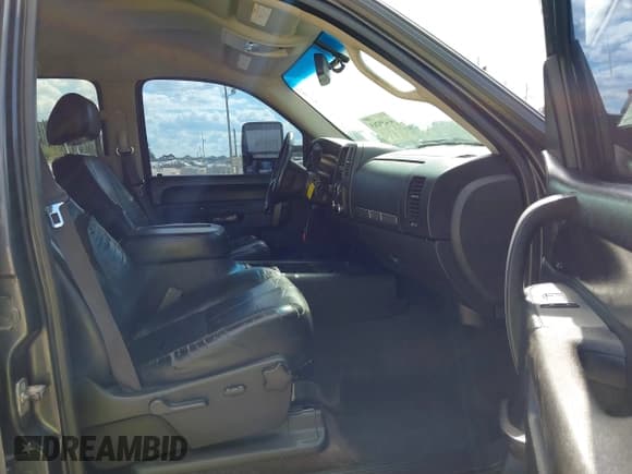 ✅ 2011 Chevrolet Silverado 2500HD LT • VIN: 1GC1KXCG6BF182643 • Lot: 43459265. Listed on IAAI with 176,716 mi. Free auction sales archive from the USA and detailed vehicle history report at DreamBid. Image 5.