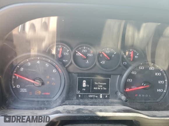 ✅ 2019 Chevrolet Silverado 1500 Work Truck • VIN: 1GCRWAEH4KZ404251 • Lot: 70290244. Wystawiony na Copart z przebiegiem 128 711 mil. Bezpłatny archiwum sprzedaży aukcyjnych z USA i szczegółowy raport historii pojazdu na DreamBid. Zdjęcie 9.