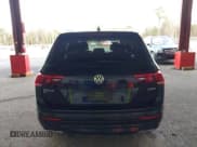 ✅ 2021 Volkswagen Tiguan SE • VIN: 3VV2B7AX4MM052467 • Lot: 43751205. Wystawiony na IAAI z przebiegiem 89 374 mil. Bezpłatny archiwum sprzedaży aukcyjnych z USA i szczegółowy raport historii pojazdu na DreamBid. Zdjęcie 16.