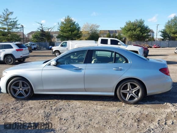 ✅ 2017 Mercedes-Benz E 300 Luxury • VIN: WDDZF4KBXHA195662 • Lot: 43590972. Listed on IAAI with 113,123 mi. Free auction sales archive from the USA and detailed vehicle history report at DreamBid. Image 14.