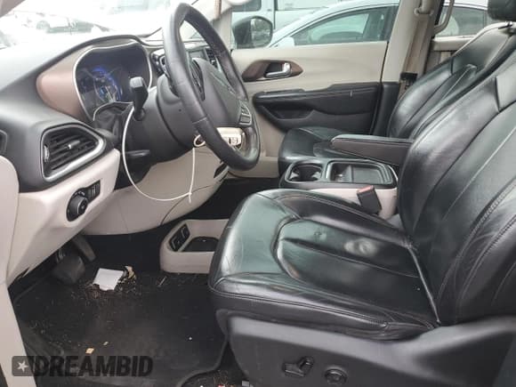 ✅ 2018 Chrysler Pacifica Touring L • VIN: 2C4RC1BG9JR124516 • Лот: 71738455. Опубликован ранее на Copart с пробегом 168 762 миль. Бесплатный доступ к архиву аукционных продаж из США и подробный отчёт об истории автомобиля на DreamBid. Изображение 7.