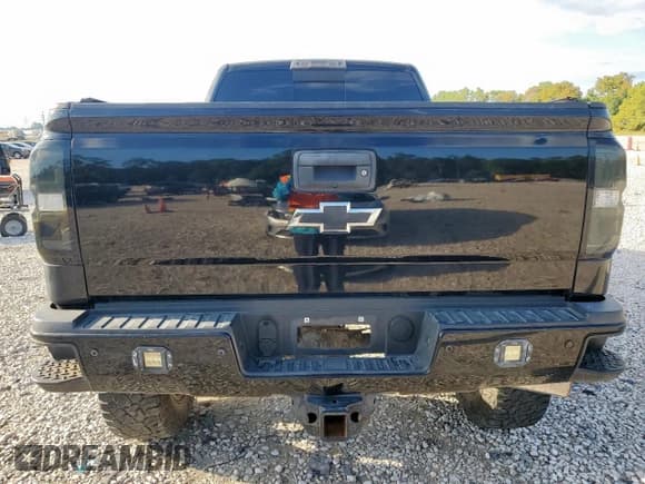 ✅ 2015 Chevrolet Silverado 2500HD LTZ • VIN: 1GC1KWEGXFF666912 • Lot: 81297415. Wystawiony na Copart z przebiegiem 141 934 mil. Bezpłatny archiwum sprzedaży aukcyjnych z USA i szczegółowy raport historii pojazdu na DreamBid. Zdjęcie 6.