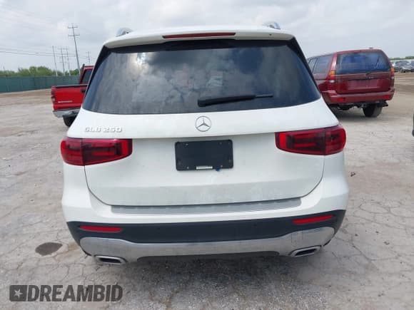 ✅ 2024 Mercedes-Benz GLB 250 • VIN: W1N4M4GBXRW380620 • Lot: 42380515. Listed on IAAI with 6,782 mi. Free auction sales archive from the USA and detailed vehicle history report at DreamBid. Image 16.