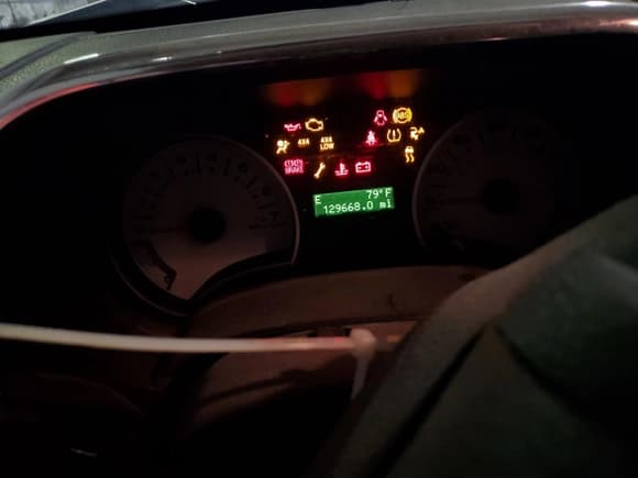 ✅ 2010 Ford Explorer Sport Trac XLT • VIN: 1FMEU5BE5AUF03013 • Лот: 67212825. Опубликован ранее на Copart с пробегом 129 668 миль. Бесплатный доступ к архиву аукционных продаж из США и подробный отчёт об истории автомобиля на DreamBid. Изображение 9.