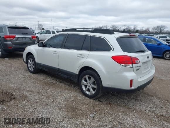 ✅ 2014 Subaru Outback 2.5i • VIN: 4S4BRBAC1E3224334 • Lot: 43802788. Listed on IAAI with 164,081 mi. Free auction sales archive from the USA and detailed vehicle history report at DreamBid. Image 3.