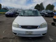 ✅ 2007 Ford Focus S • VIN: 1FAFP34N67W241037 • Lot: 84966275. Wystawiony na Copart z przebiegiem Nie podano. Bezpłatny archiwum sprzedaży aukcyjnych z USA i szczegółowy raport historii pojazdu na DreamBid. Zdjęcie 5.