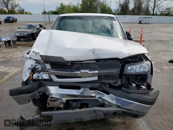 2004 Chevrolet Silverado 1500 z VIN 1GCEC14T34Z323368, wystawiony jako Copart lot #53510545 z przebiegiem 255 750 mil mil oraz Szkoda całkowita • Salvage title. Historia ofert i sprzedaży dostępna na DreamBid. Obrazek 5.