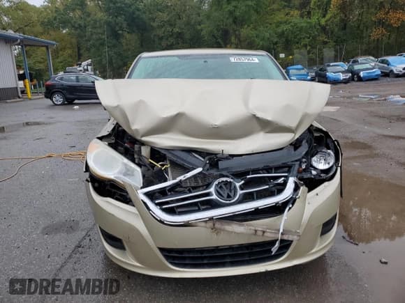 ✅ 2010 Volkswagen Routan SE • VIN: 2V4RW3D17AR227323 • Lot: 72857964. Wystawiony na Copart z przebiegiem Nie podano. Bezpłatny archiwum sprzedaży aukcyjnych z USA i szczegółowy raport historii pojazdu na DreamBid. Zdjęcie 5.