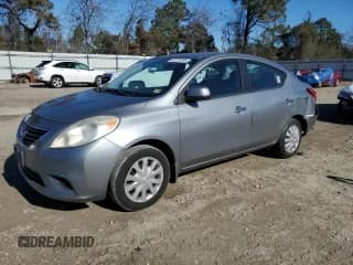 ✅ 2012 Nissan Versa SV • VIN: 3N1CN7AP4CL889642 • Лот: 92573295. Опубликован ранее на Copart с пробегом 157 867 миль. Бесплатный доступ к архиву аукционных продаж из США и подробный отчёт об истории автомобиля на DreamBid. Изображение 1.