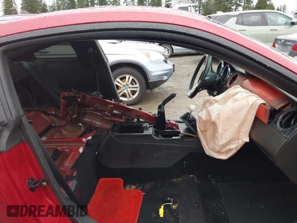 ✅ 2007 Ford Mustang GT Deluxe • VIN: 1ZVFT82H675350049 • Lot: 43897040. Wystawiony na IAAI z przebiegiem Nie podano. Bezpłatny archiwum sprzedaży aukcyjnych z USA i szczegółowy raport historii pojazdu na DreamBid. Zdjęcie 5.