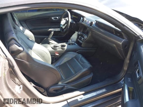 ✅ 2020 Ford Mustang GT Premium • VIN: 1FA6P8CF1L5145999 • Lot: 43462107. Wystawiony na IAAI z przebiegiem 57 866 mil. Bezpłatny archiwum sprzedaży aukcyjnych z USA i szczegółowy raport historii pojazdu na DreamBid. Zdjęcie 5.