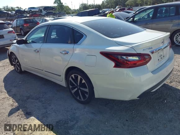 ✅ 2018 Nissan Altima SL • VIN: 1N4AL3AP0JC122839 • Лот: 43005542. Опубликован ранее на IAAI с пробегом 100 992 миль. Бесплатный доступ к архиву аукционных продаж из США и подробный отчёт об истории автомобиля на DreamBid. Изображение 3.