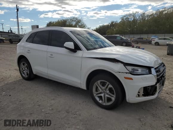 ✅ 2019 Audi Q5 Premium • VIN: WA1ANAFY1K2072318 • Lot: 90718045. Wystawiony na Copart z przebiegiem 84 614 mil. Bezpłatny archiwum sprzedaży aukcyjnych z USA i szczegółowy raport historii pojazdu na DreamBid. Zdjęcie 4.
