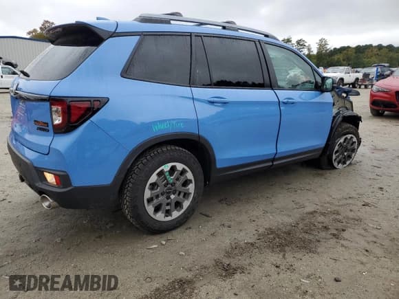 ✅ 2025 Honda Passport TrailSport • VIN: 5FNYF8H60SB015160 • Lot: 86213985. Listed on Copart with 7,808 mi. Free auction sales archive from the USA and detailed vehicle history report at DreamBid. Image 3.