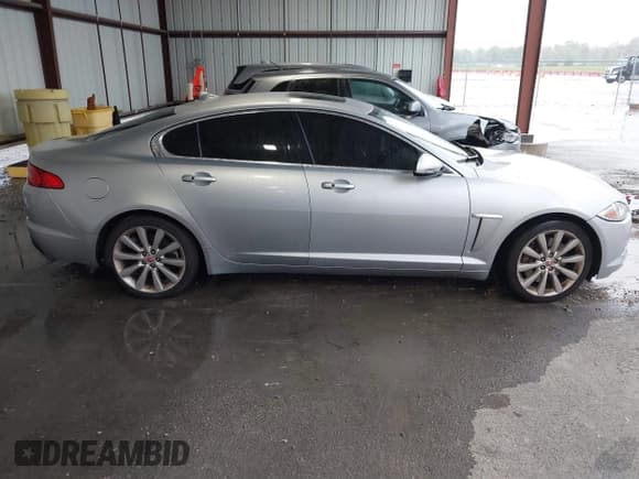 ✅ 2014 Jaguar XF SC • VIN: SAJWJ0EF9E8U17227 • Lot: 40455665. Wystawiony na IAAI z przebiegiem 125 196 mil. Bezpłatny archiwum sprzedaży aukcyjnych z USA i szczegółowy raport historii pojazdu na DreamBid. Zdjęcie 13.