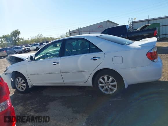 ✅ 2005 Toyota Camry XLE • VIN: 4T1BE30K55U565725 • Lot: 43494615. Wystawiony na IAAI z przebiegiem 246 383 mil. Bezpłatny archiwum sprzedaży aukcyjnych z USA i szczegółowy raport historii pojazdu na DreamBid. Zdjęcie 14.
