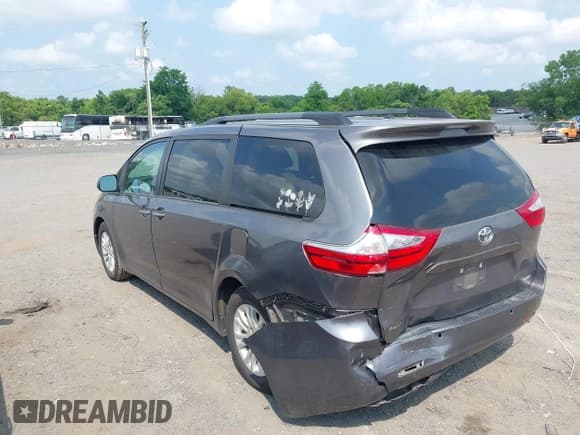 ✅ 2017 Toyota Sienna XLE Auto Access Seat • VIN: 5TDYZ3DC1HS767802 • Lot: 42442018. Listed on IAAI with 127,206 mi. Free auction sales archive from the USA and detailed vehicle history report at DreamBid. Image 3.