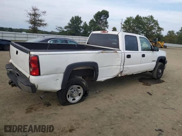 ✅ 2007 Chevrolet Silverado 2500HD LS • VIN: 1GCHC23U37F198200 • Lot: 81631835. Wystawiony na Copart z przebiegiem Nie podano. Bezpłatny archiwum sprzedaży aukcyjnych z USA i szczegółowy raport historii pojazdu na DreamBid. Zdjęcie 3.