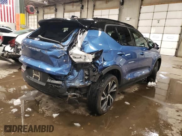 ✅ 2020 Volvo XC40 R-Design • VIN: YV4162UM9L2177745 • Lot: 37503713. Listed on Copart with 40,385 mi. Free auction sales archive from the USA and detailed vehicle history report at DreamBid. Image 3.
