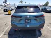 ✅ 2022 BMW iX xDrive50 • VIN: WB523CF07NCK56145 • Lot: 60202103. Wystawiony na Copart z przebiegiem 10 822 mil. Bezpłatny archiwum sprzedaży aukcyjnych z USA i szczegółowy raport historii pojazdu na DreamBid. Zdjęcie 6.