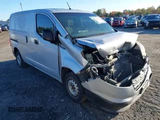 2015 Chevrolet City Express Cargo LT z VIN 3N63M0ZNXFK721330, wystawiony jako IAAI lot #43351650 z przebiegiem 124 032 mil mil oraz . Historia ofert i sprzedaży dostępna na DreamBid. Obrazek 1.