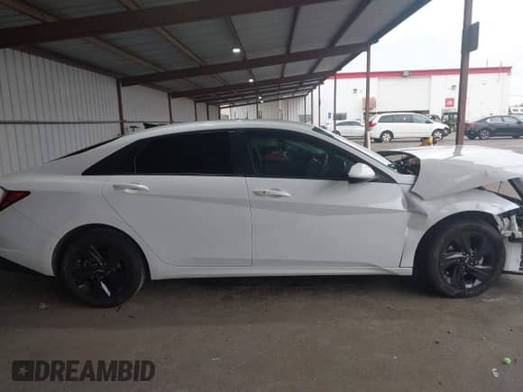 2021 Hyundai Elantra SEL z VIN 5NPLM4AG8MH027931, wystawiony jako IAAI lot #43288535 z przebiegiem 86 292 mil mil oraz . Historia ofert i sprzedaży dostępna na DreamBid. Obrazek 13.