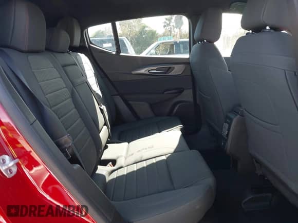 2024 Dodge Hornet R/T z VIN ZACPDFCW0R3A30832, wystawiony jako IAAI lot #42028233 z przebiegiem 17 616 mil mil oraz . Historia ofert i sprzedaży dostępna na DreamBid. Obrazek 8.