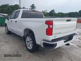 ✅ 2022 Chevrolet Silverado 1500 Custom • VIN: 1GCRWBEK3NZ206931 • Lot: 42977421. Wystawiony na IAAI z przebiegiem 113 456 mil. Bezpłatny archiwum sprzedaży aukcyjnych z USA i szczegółowy raport historii pojazdu na DreamBid. Zdjęcie 3.