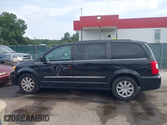 ✅ 2016 Chrysler Town & Country Touring • VIN: 2C4RC1BG8GR298411 • Lot: 42974692. Listed on IAAI with 117,771 mi. Free auction sales archive from the USA and detailed vehicle history report at DreamBid. Image 14.