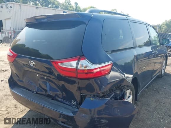 ✅ 2018 Toyota Sienna XLE • VIN: 5TDDZ3DC1JS209775 • Lot: 42848805. Listed on IAAI with 88,172 mi. Free auction sales archive from the USA and detailed vehicle history report at DreamBid. Image 4.