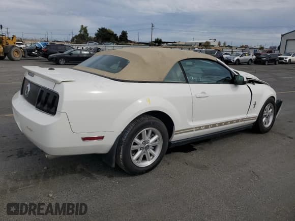 ✅ 2007 Ford Mustang Deluxe • VIN: 1ZVHT84N275351081 • Лот: 84615555. Опубликован ранее на Copart с пробегом 52 687 миль. Бесплатный доступ к архиву аукционных продаж из США и подробный отчёт об истории автомобиля на DreamBid. Изображение 3.