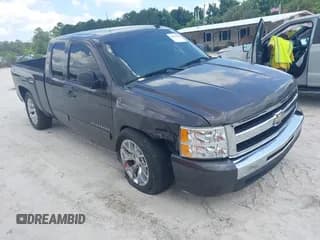 ✅ 2011 Chevrolet Silverado 1500 LS • VIN: 1GCRCREA6BZ138631 • Lot: 42542452. Listed on IAAI with 135,630 mi. Free auction sales archive from the USA and detailed vehicle history report at DreamBid. Image 1.