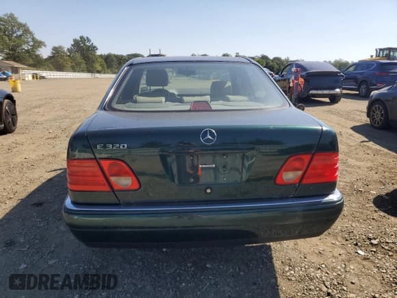 ✅ 1997 Mercedes-Benz E 320 • VIN: WDBJF55F3VA326436 • Лот: 71566945. Опубликован ранее на Copart с пробегом 99 588 миль. Бесплатный доступ к архиву аукционных продаж из США и подробный отчёт об истории автомобиля на DreamBid. Изображение 6.