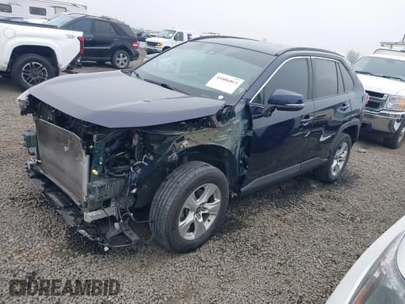 ✅ 2021 Toyota RAV4 XLE • VIN: 2T3W1RFV2MW172501 • Lot: 43486863. Wystawiony na IAAI z przebiegiem 50 746 mil. Bezpłatny archiwum sprzedaży aukcyjnych z USA i szczegółowy raport historii pojazdu na DreamBid. Zdjęcie 2.