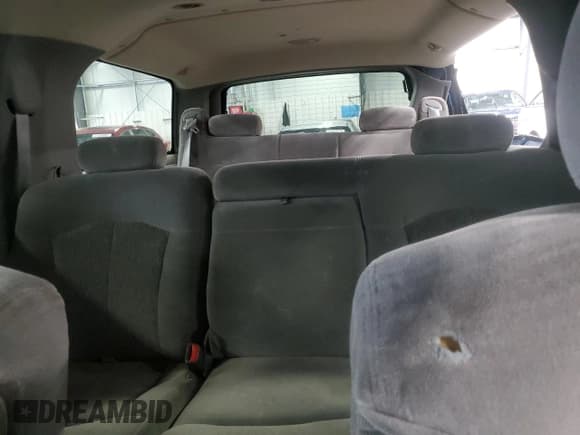 ✅ 2001 Chevrolet Suburban LT • VIN: 3GNFK16T21G151745 • Лот: 72221094. Опубликован ранее на Copart с пробегом 223 280 миль. Бесплатный доступ к архиву аукционных продаж из США и подробный отчёт об истории автомобиля на DreamBid. Изображение 10.