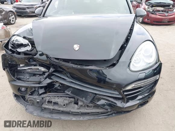 ✅ 2011 Porsche Cayenne • VIN: WP1AA2A2XBLA05624 • Lot: 42075578. Wystawiony na IAAI z przebiegiem 75 778 mil. Bezpłatny archiwum sprzedaży aukcyjnych z USA i szczegółowy raport historii pojazdu na DreamBid. Zdjęcie 18.