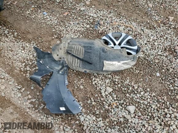 ✅ 2018 Toyota RAV4 LE • VIN: JTMBFREV4JJ216591 • Lot: 93598765. Listed on Copart with 80,882 mi. Free auction sales archive from the USA and detailed vehicle history report at DreamBid. Image 13.