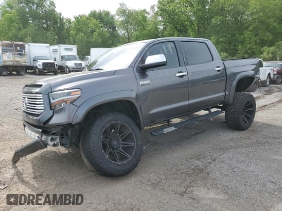 ✅ 2017 Toyota Tundra Platinum • VIN: 5TFAW5F14HX668628 • Lot: 58362395. Listed on Copart with 81,721 mi. Free auction sales archive from the USA and detailed vehicle history report at DreamBid. Image 1.