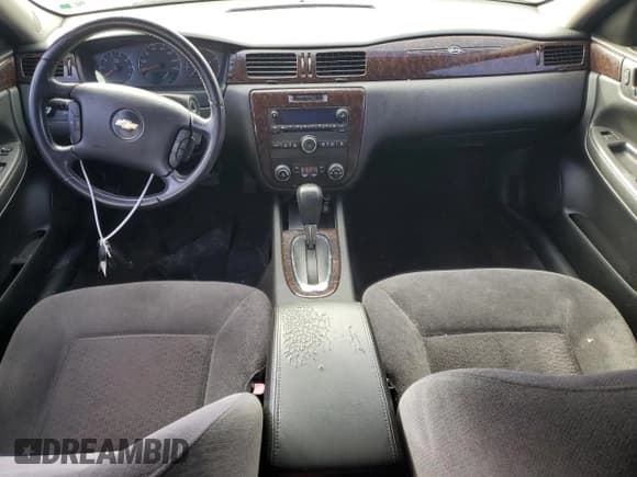 ✅ 2014 Chevrolet Impala LT • VIN: 2G1WB5E37E1184832 • Lot: 87480965. Wystawiony na Copart z przebiegiem 162 178 mil. Bezpłatny archiwum sprzedaży aukcyjnych z USA i szczegółowy raport historii pojazdu na DreamBid. Zdjęcie 8.