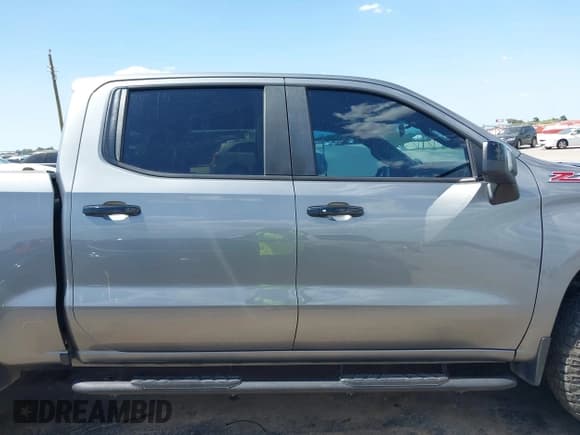 ✅ 2020 Chevrolet Silverado 1500 LT Trail Boss • VIN: 3GCPYFED2LG273673 • Lot: 42888954. Wystawiony na IAAI z przebiegiem 125 577 mil. Bezpłatny archiwum sprzedaży aukcyjnych z USA i szczegółowy raport historii pojazdu na DreamBid. Zdjęcie 14.