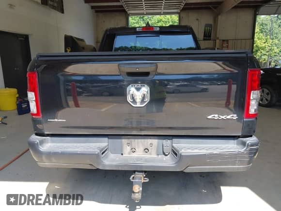 2019 Ram 1500 Tradesman z VIN 1C6SRFCT6KN570492, wystawiony jako IAAI lot #42813379 z przebiegiem 75 107 mil mil oraz . Historia ofert i sprzedaży dostępna na DreamBid. Obrazek 16.