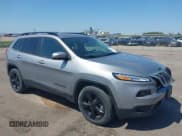 ✅ 2015 Jeep Cherokee Latitude • VIN: 1C4PJMCS5FW750595 • Lot: 42544514. Wystawiony na IAAI z przebiegiem 77 121 mil. Bezpłatny archiwum sprzedaży aukcyjnych z USA i szczegółowy raport historii pojazdu na DreamBid. Zdjęcie 1.
